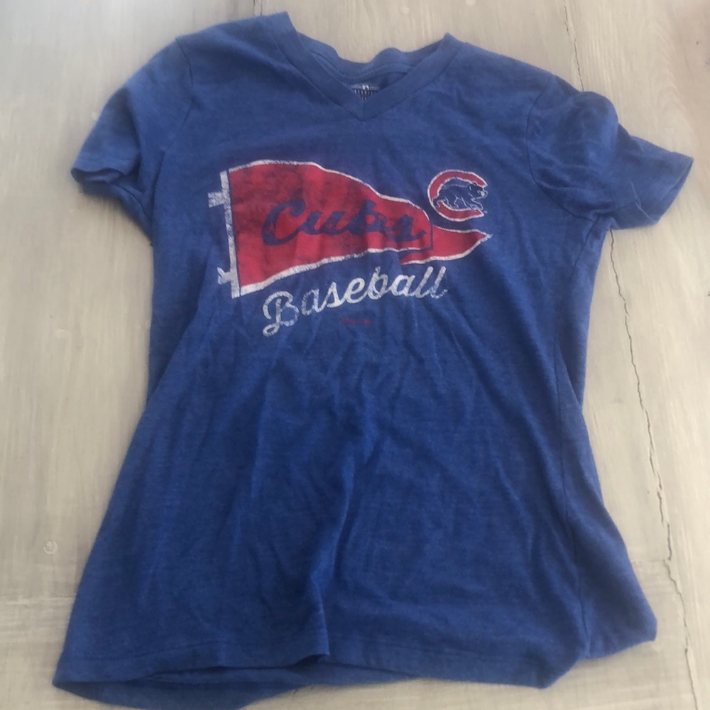 Women’s Cubs t-shirt